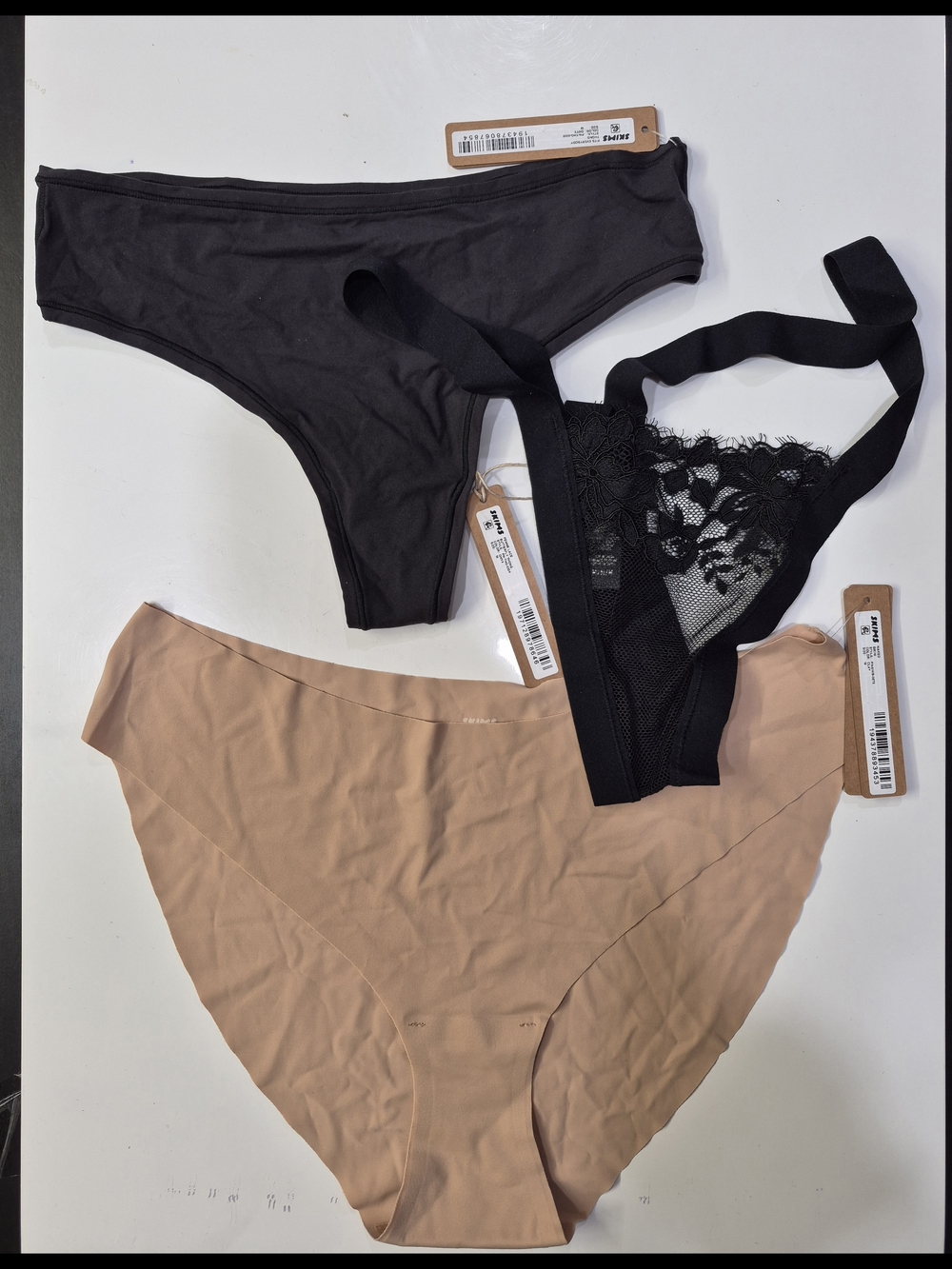 (SKIMS)3 panties for $32 new with tag, Size:M,. SKIMS-Style 012